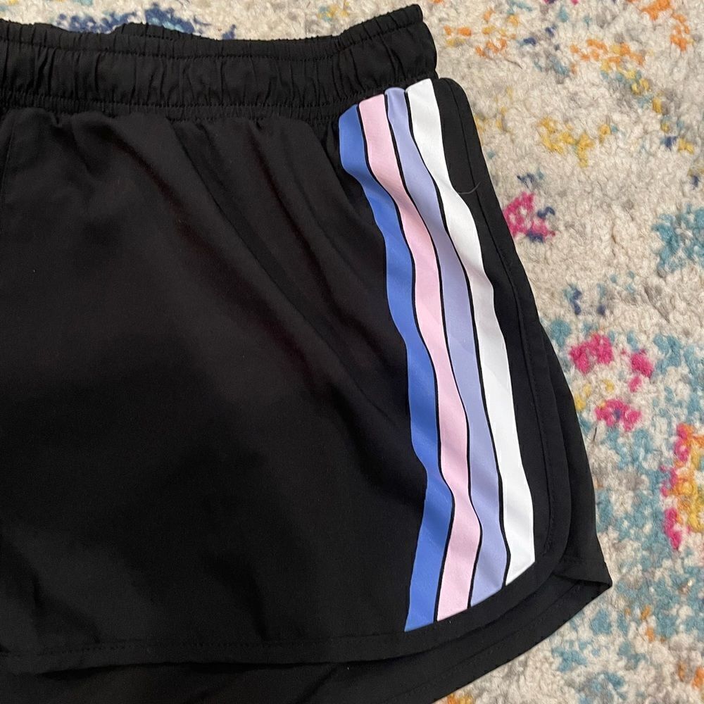 Old Navy active shorts size M - Picture 4 of 4